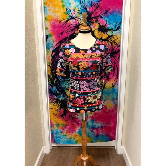 🌈 Amazing flower art top - Picture 2 of 11